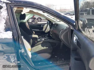 2014 Nissan Pathfinder SV with VIN 5N1AR2MM4EC681915, listed as a IAAI auction lot 41579984 with 221,741 mi miles. Bid and sale history available at carsss.com. Image 5.