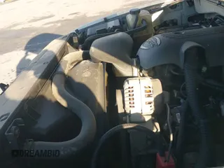 2002 Chevrolet Silverado 1500 LS z VIN 2GCEK19T121265925, wystawiony jako IAAI lot #43473166 z przebiegiem 411 685 mil mil oraz . Historia ofert i sprzedaży dostępna na DreamBid. Obrazek 12.