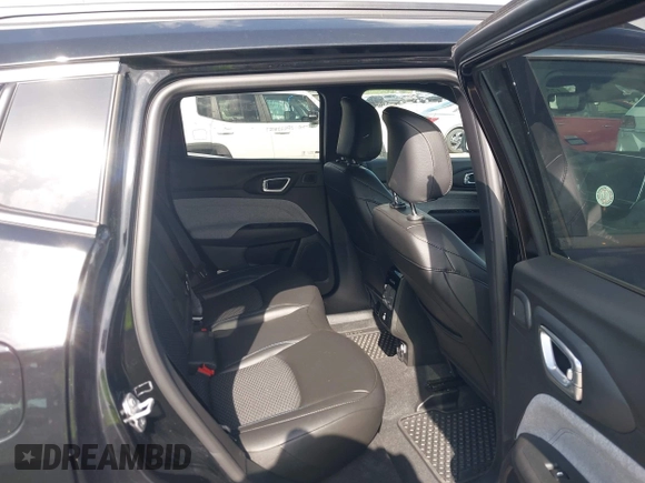 2025 Jeep Compass Latitude с VIN 3C4NJDBN7ST548876, выставлен на аукционе IAAI как лот 42546034 с пробегом 7 724 миль миль и . История ставок и продаж доступна на DreamBid. Изображение 8.