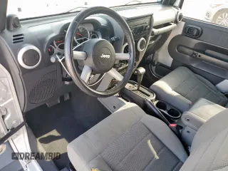 2009 Jeep Wrangler Sahara z VIN 1J4FA54169L780809, wystawiony jako Copart lot #50598925 z przebiegiem 121 078 mil mil oraz Szkoda całkowita • Salvage title. Historia ofert i sprzedaży dostępna na DreamBid. Obrazek 8.