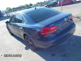2013 Volkswagen Passat SE с VIN 1VWBN7A39DC129965, выставлен на аукционе IAAI как лот 42302910 с пробегом 182 874 миль миль и . История ставок и продаж доступна на DreamBid. Изображение 3.