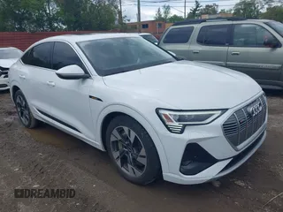2021 Audi e-tron Sportback S line Premium с VIN WA11AAGE9MB009888, выставлен на аукционе IAAI как лот 42330591 с пробегом 35 546 миль миль и . История ставок и продаж доступна на DreamBid. Изображение 1.