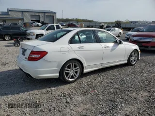 2013 Mercedes-Benz C 300 Sport z VIN WDDGF8AB8DR264537, wystawiony jako Copart lot #53031875 z przebiegiem 92 735 mil mil oraz Szkoda całkowita • Salvage title. Historia ofert i sprzedaży dostępna na DreamBid. Obrazek 3.
