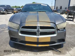 2013 Dodge Charger SE z VIN 2C3CDXBG0DH705519, wystawiony jako Copart lot #57070485 z przebiegiem 157 120 mil mil oraz Szkody całkowita. Historia ofert i sprzedaży dostępna na DreamBid. Obrazek 5.