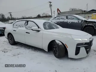 2024 BMW 7 Series 760i xDrive z VIN WBA33EJ02RCR48098, wystawiony jako Copart lot #87464234 z przebiegiem 8 320 mil mil oraz Szkoda całkowita • Salvage title. Historia ofert i sprzedaży dostępna na DreamBid. Obrazek 4.