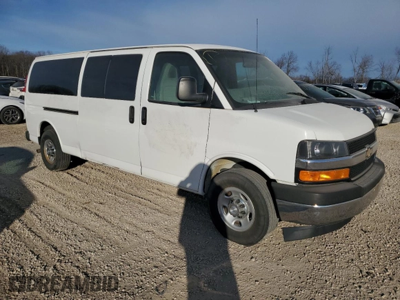 2017 Chevrolet Express Passenger LT z VIN 1GAZGPFF6H1147784, wystawiony jako Copart lot #84001734 z przebiegiem 237 613 mil mil oraz Czysty tytuł • Clean title. Historia ofert i sprzedaży dostępna na DreamBid. Obrazek 4.