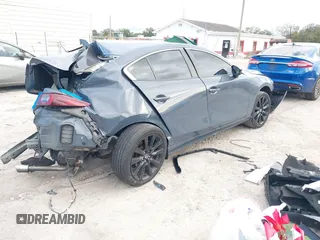 2022 Mazda 3 Carbon Edition z VIN JM1BPACL2N1509492, wystawiony jako IAAI lot #41198183 z przebiegiem Nie podano mil oraz . Historia ofert i sprzedaży dostępna na DreamBid. Obrazek 4.