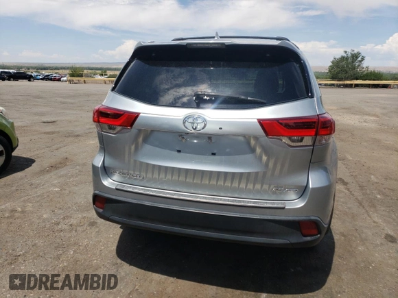 2018 Toyota Highlander SE with VIN 5TDJZRFH3JS895705, listed as a Copart auction lot 58028185 with 23,800 mi miles and Salvage title. Bid and sale history available at DreamBid. Image 6.