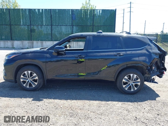 2023 Toyota Highlander L z VIN 5TDKDRBH2PS018091, wystawiony jako IAAI lot #42060302 z przebiegiem 26 267 mil mil oraz . Historia ofert i sprzedaży dostępna na DreamBid. Obrazek 14.