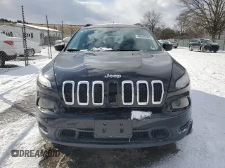 2017 Jeep Cherokee Altitude z VIN 1C4PJMAS8HW571215, wystawiony jako Copart lot #88925505 z przebiegiem 140 902 mil mil oraz Szkoda całkowita • Salvage title. Historia ofert i sprzedaży dostępna na DreamBid. Obrazek 5.