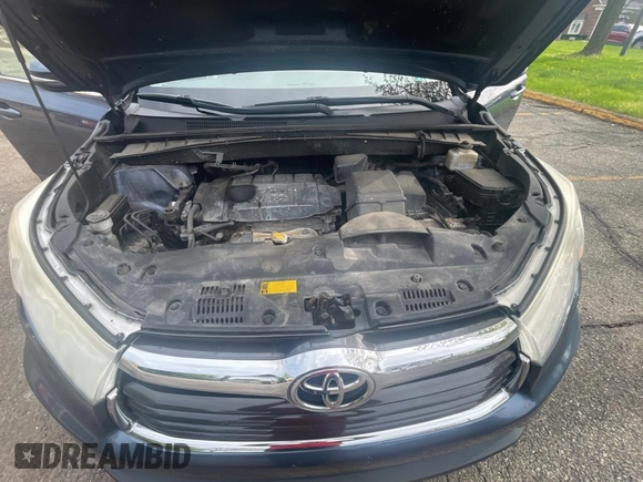 2014 Toyota Highlander LE z VIN 5TDZARFH5ES007181, wystawiony jako Copart lot #56413755 z przebiegiem 211 427 mil mil oraz Czysty tytuł • Clean title. Historia ofert i sprzedaży dostępna na DreamBid. Obrazek 7.