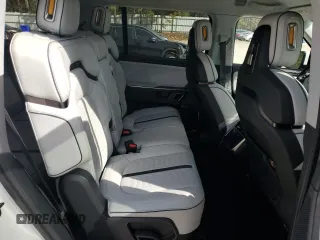 2024 Rivian R1S Adventure z VIN 7PDSGABA1RN030813, wystawiony jako Copart lot #47614385 z przebiegiem 16 946 mil mil oraz Szkody całkowita. Historia ofert i sprzedaży dostępna na DreamBid. Obrazek 11.