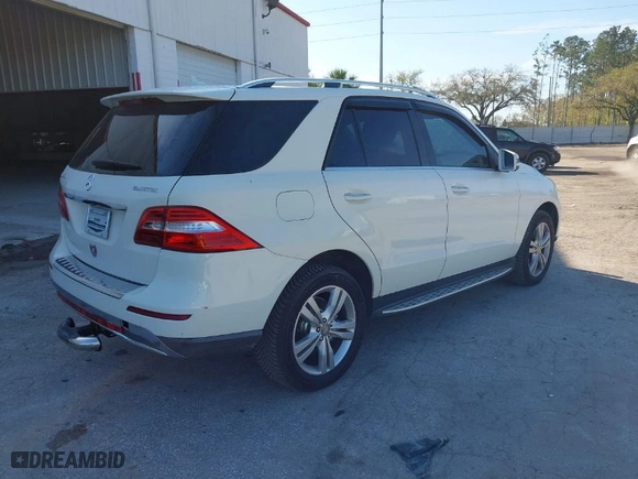 2012 Mercedes-Benz M-Class ML 350 BlueTEC with VIN 4JGDA2EB7CA003962, listed as a IAAI auction lot 41664791 with 1 mi miles. Bid and sale history available at carsss.com. Image 4.