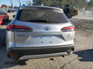 2022 Toyota Corolla Cross XLE z VIN 7MUDAABG2NV043649, wystawiony jako Copart lot #76577044 z przebiegiem 9 495 mil mil oraz Szkoda całkowita • Salvage title. Historia ofert i sprzedaży dostępna na DreamBid. Obrazek 6.