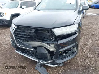 2017 Audi Q7 Premium Plus with VIN WA1LAAF71HD023838, listed as a IAAI auction lot 41924707 with 107,785 mi miles. Bid and sale history available at carsss.com. Image 6.