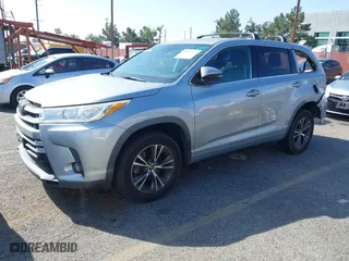 2018 Toyota Highlander LE with VIN 5TDBZRFH2JS838268, listed as a IAAI auction lot 41540323 with 151,773 mi miles. Bid and sale history available at carsss.com. Image 23.