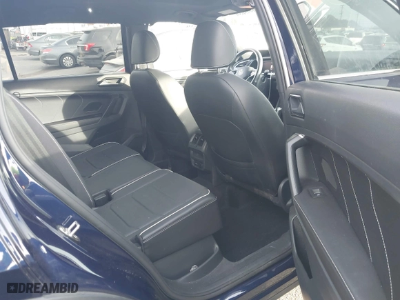 2022 Volkswagen Tiguan SEL R-Line with VIN 3VV4B7AX3NM154238, listed as a IAAI auction lot 40995659 with 23,437 mi miles. Bid and sale history available at carsss.com. Image 8.