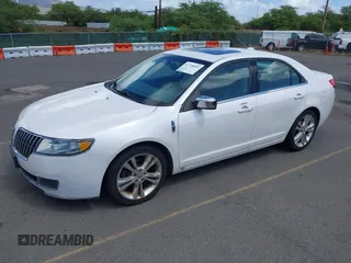 2010 Lincoln MKZ z VIN 3LNHL2GC9AR646754, wystawiony jako IAAI lot #41730092 z przebiegiem 90 047 mil mil oraz . Historia ofert i sprzedaży dostępna na DreamBid. Obrazek 2.