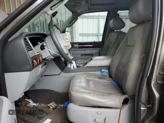 2004 Lincoln Navigator Luxury z VIN 5LMFU28R94LJ38100, wystawiony jako Copart lot #52780145 z przebiegiem 182 913 mil mil oraz Nie do naprawy • Non repairable. Historia ofert i sprzedaży dostępna na DreamBid. Obrazek 7.