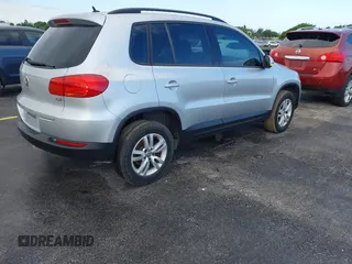 2016 Volkswagen Tiguan S z VIN WVGAV7AX5GW592721, wystawiony jako IAAI lot #42231177 z przebiegiem 64 967 mil mil oraz . Historia ofert i sprzedaży dostępna na DreamBid. Obrazek 4.