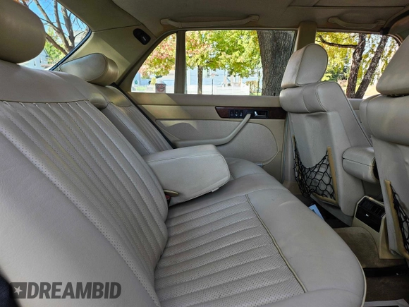 1988 Mercedes-Benz 560 with VIN WDBCA39D0JA410101, listed as a Copart auction lot 78961194 with 247,459 mi miles and Clean Title. Bid and sale history available at DreamBid. Image 6.