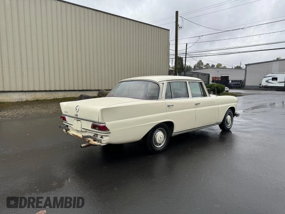 1967 Mercedes-Benz E with VIN 11001010184461, listed as a Copart auction lot 83359704 with 78,345 mi miles and Clean Title. Bid and sale history available at DreamBid. Image 4.