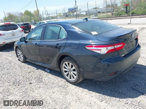 2019 Toyota Camry LE z VIN 4T1B11HK7KU269928, wystawiony jako IAAI lot #42048750 z przebiegiem 102 585 mil mil oraz . Historia ofert i sprzedaży dostępna na DreamBid. Obrazek 3.
