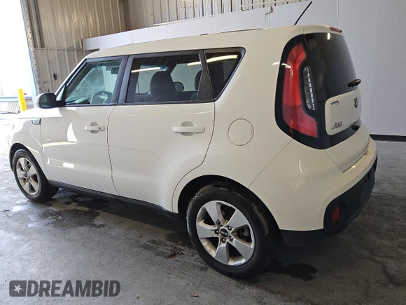 2019 Kia Soul z VIN KNDJN2A26K7677002, wystawiony jako Copart lot #83741784 z przebiegiem 134 662 mil mil oraz Czysty tytuł • Clean title. Historia ofert i sprzedaży dostępna na DreamBid. Obrazek 2.