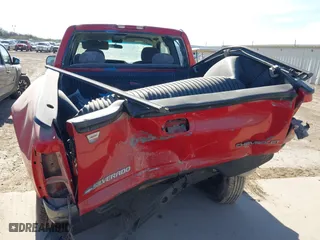2000 Chevrolet Silverado 1500 LS with VIN 2GCEC19T1Y1147072, listed as a IAAI auction lot 41387790 with 207,587 mi miles. Bid and sale history available at carsss.com. Image 6.