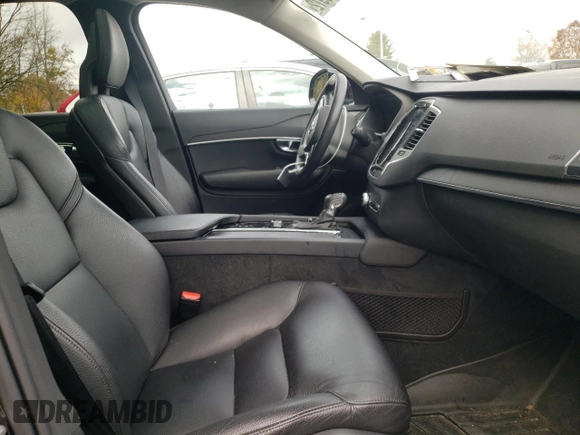 2020 Volvo XC90 Momentum with VIN YV4A22PK6L1585924, listed as a Copart auction lot 65793972 with 38,966 mi miles. Bid and sale history available at carsss.com. Image 5.