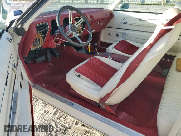1975 Oldsmobile Cutlass z VIN 3J57T5M323248, wystawiony jako Copart lot #80526124 z przebiegiem 13 934 mil mil oraz Szkody całkowita. Historia ofert i sprzedaży dostępna na DreamBid. Obrazek 8.
