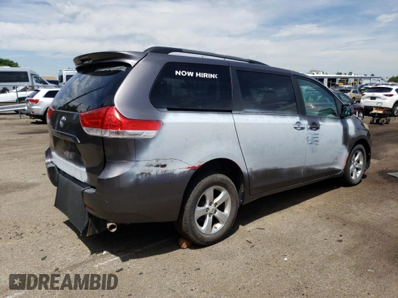 2011 Toyota Sienna LE AAS с VIN 5TDKK3DCXBS140971, выставлен на аукционе Copart как лот 56071645 с пробегом 277 303 миль миль и На запчасти • Non repairable. История ставок и продаж доступна на DreamBid. Изображение 3.
