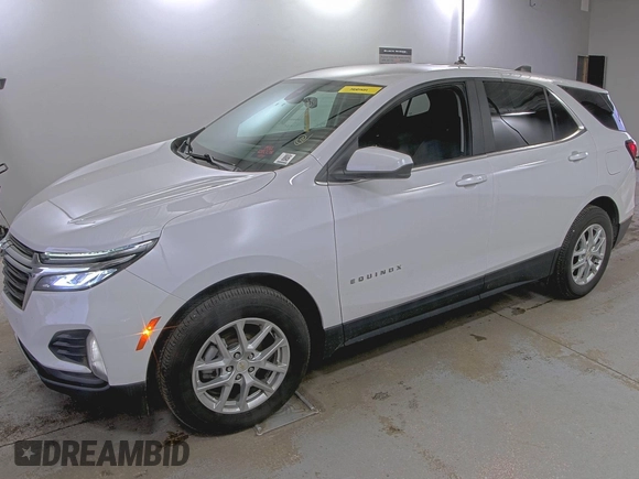 2022 Chevrolet Equinox LT with VIN 3GNAXTEV8NL142829, listed as a IAAI auction lot 42122236 with 95,812 mi miles. Bid and sale history available at carsss.com. Image 1.