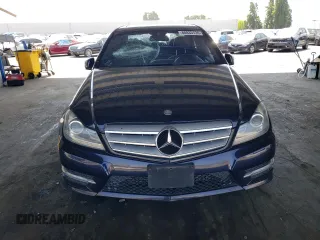 2013 Mercedes-Benz C 250 Sport с VIN WDDGF4HB1DA751415, выставлен на аукционе Copart как лот 60833735 с пробегом Не указан миль и Списание • Salvage title. История ставок и продаж доступна на DreamBid. Изображение 5.