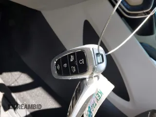 2022 Hyundai Tucson SEL z VIN 5NMJF3AE6NH018945, wystawiony jako IAAI lot #42050780 z przebiegiem 113 680 mil mil oraz . Historia ofert i sprzedaży dostępna na DreamBid. Obrazek 11.