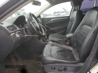 2017 Volkswagen Passat SE z VIN 1VWBT7A35HC005459, wystawiony jako Copart lot #43448015 z przebiegiem 141 540 mil mil oraz Szkoda całkowita • Salvage title. Historia ofert i sprzedaży dostępna na DreamBid. Obrazek 7.