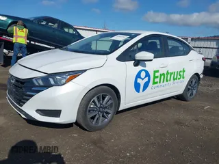 2024 Nissan Versa SV z VIN 3N1CN8EV9RL848415, wystawiony jako IAAI lot #42069381 z przebiegiem 36 904 mil mil oraz . Historia ofert i sprzedaży dostępna na DreamBid. Obrazek 18.