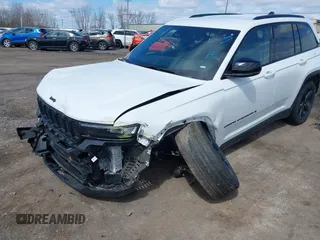 2023 Jeep Grand Cherokee Laredo z VIN 1C4RJHAG9PC640845, wystawiony jako IAAI lot #41991471 z przebiegiem 48 653 mil mil oraz . Historia ofert i sprzedaży dostępna na DreamBid. Obrazek 6.