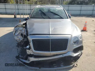 2019 Bentley Bentayga V8 z VIN SJAAM2ZV9KC024755, wystawiony jako Copart lot #46757605 z przebiegiem 26 951 mil mil oraz Szkoda całkowita • Salvage title. Historia ofert i sprzedaży dostępna na DreamBid. Obrazek 5.