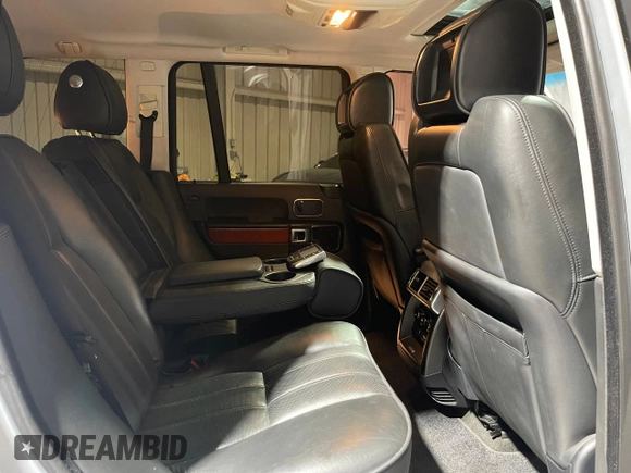 2011 Land Rover Range Rover HSE Lux z VIN SALMF1D42BA355759, wystawiony jako Copart lot #52832745 z przebiegiem 77 618 mil mil oraz Szkoda całkowita • Salvage title. Historia ofert i sprzedaży dostępna na DreamBid. Obrazek 6.