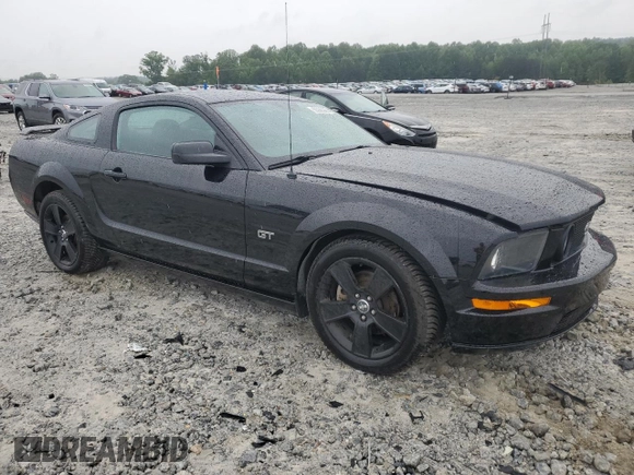 2006 Ford Mustang GT Deluxe z VIN 1ZVHT82H265242972, wystawiony jako Copart lot #55833205 z przebiegiem 53 375 mil mil oraz Szkoda całkowita • Salvage title. Historia ofert i sprzedaży dostępna na DreamBid. Obrazek 4.