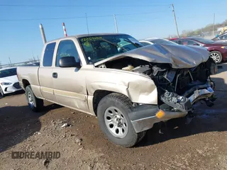 2005 Chevrolet Silverado 1500 LS z VIN 2GCEC19V851317876, wystawiony jako IAAI lot #42069607 z przebiegiem 232 845 mil mil oraz . Historia ofert i sprzedaży dostępna na DreamBid. Obrazek 1.