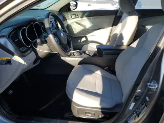 2012 Kia Optima LX z VIN 5XXGM4A7XCG077323, wystawiony jako Copart lot #50527465 z przebiegiem 194 243 mil mil oraz Szkoda całkowita • Salvage title. Historia ofert i sprzedaży dostępna na DreamBid. Obrazek 7.