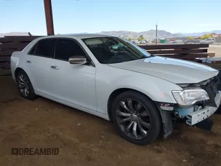 2019 Chrysler 300 Limited z VIN 2C3CCAEG9KH689328, wystawiony jako IAAI lot #42058327 z przebiegiem 119 883 mil mil oraz . Historia ofert i sprzedaży dostępna na DreamBid. Obrazek 1.