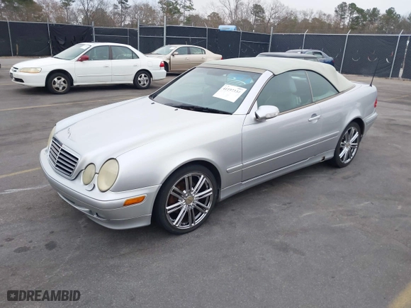 2001 Mercedes-Benz CLK-Class 3.2L with VIN WDBLK65G81T083711, listed as a IAAI auction lot 41197334 with 215,544 mi miles. Bid and sale history available at carsss.com. Image 17.