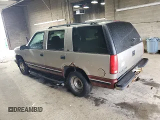 1998 GMC Yukon with VIN 1GKEC13R9WJ715363, listed as a Copart auction lot 81483814 with 186,437 mi miles and Salvage Title. Bid and sale history available at carsss.com. Image 2.