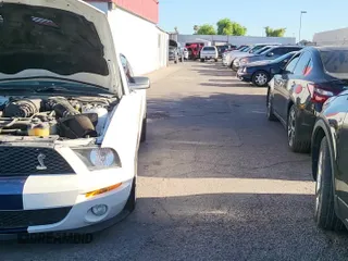 2009 Ford Mustang Shelby GT500 z VIN 1ZVHT88S395134593, wystawiony jako Copart lot #65560435 z przebiegiem 48 924 mil mil oraz Czysty tytuł • Clean title. Historia ofert i sprzedaży dostępna na DreamBid. Obrazek 11.