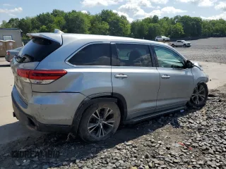 2018 Toyota Highlander LE with VIN 5TDBZRFH0JS809397, listed as a Copart auction lot 61502315 with 131,864 mi miles and Salvage title. Bid and sale history available at DreamBid. Image 3.