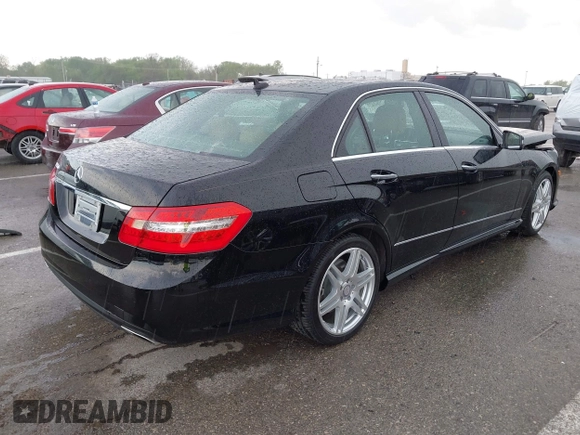 2010 Mercedes-Benz E 550 Luxury z VIN WDDHF7CB5AA069047, wystawiony jako IAAI lot #42111552 z przebiegiem 126 214 mil mil oraz . Historia ofert i sprzedaży dostępna na DreamBid. Obrazek 4.