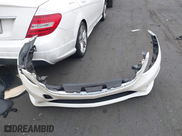 2014 Mercedes-Benz S 550 z VIN WDDUG8CB1EA013470, wystawiony jako IAAI lot #42323724 z przebiegiem 84 939 mil mil oraz . Historia ofert i sprzedaży dostępna na DreamBid. Obrazek 12.